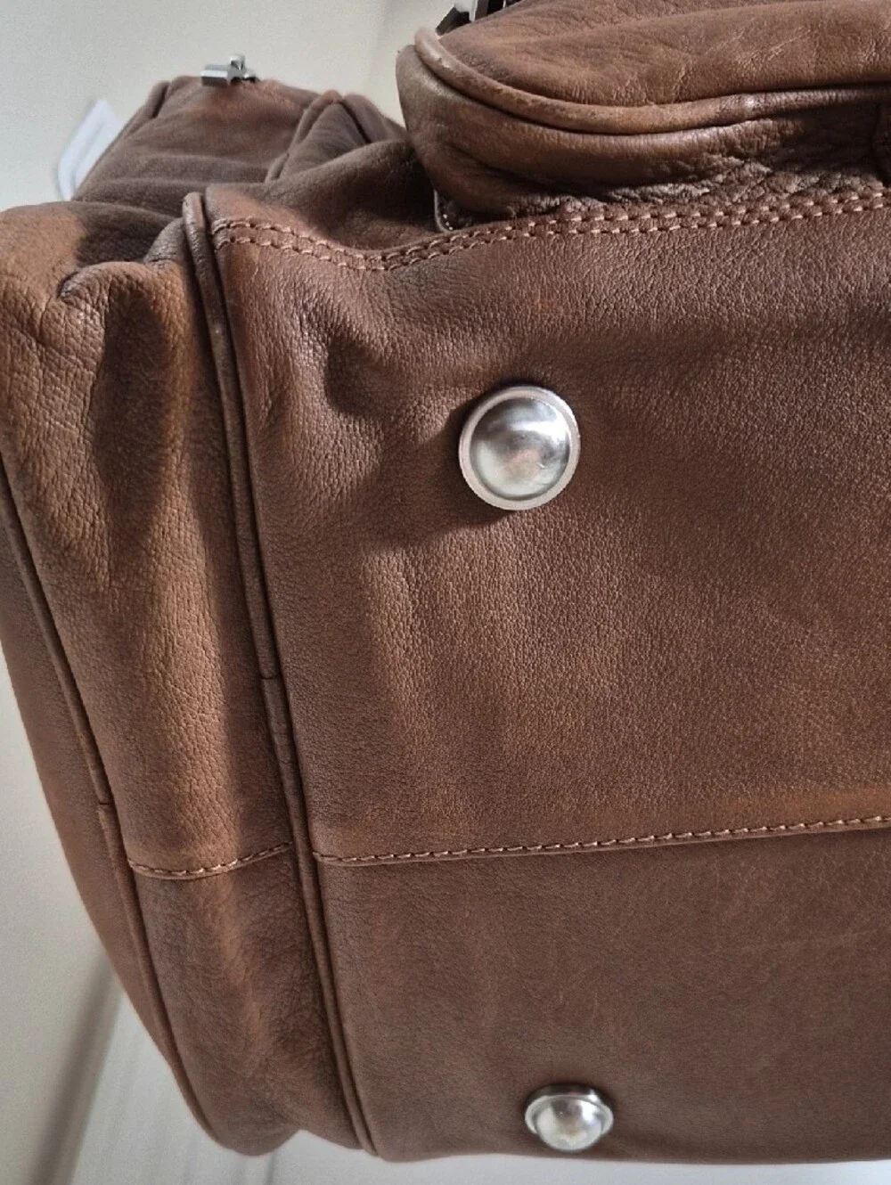 Viosi Piel Leather Duffel Bag with Multiple Pockets Front, Side, Back & Bottom